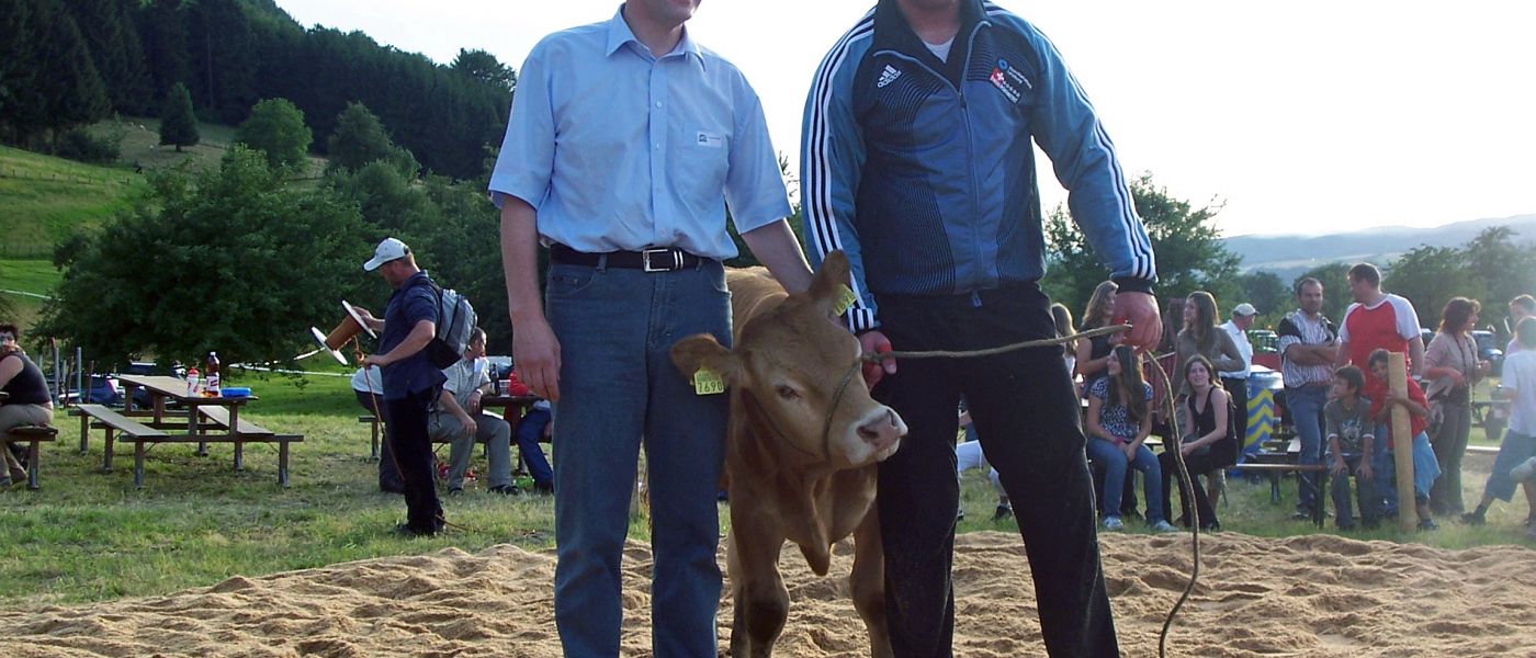 Leibstadt, 30. Juni 2007, Schwinget im Zurzibiet, Spender Hansjörg Knecht mit Mario Thürig (Sieger) und Muneli "Ivan"