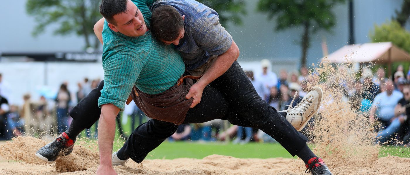 Schlussgang: Döbeli Andreas (oben) gewinnt gegen Strebel Joel